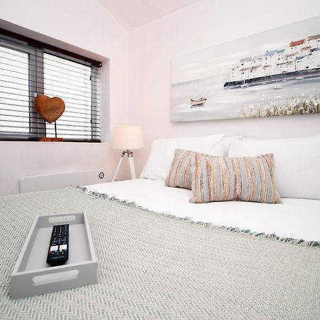 Coastal Penarth Dream! Close To Cardiff Superb Location Near Bars And Restaurants! Dog Friendly And Welcome Breakfast Pack! Exteriör bild