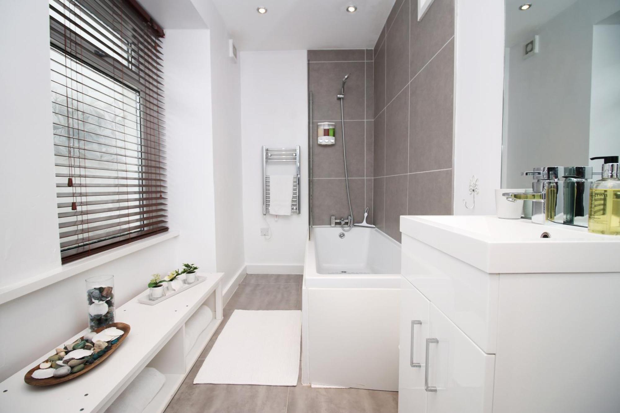 Coastal Penarth Dream! Close To Cardiff Superb Location Near Bars And Restaurants! Dog Friendly And Welcome Breakfast Pack! Exteriör bild